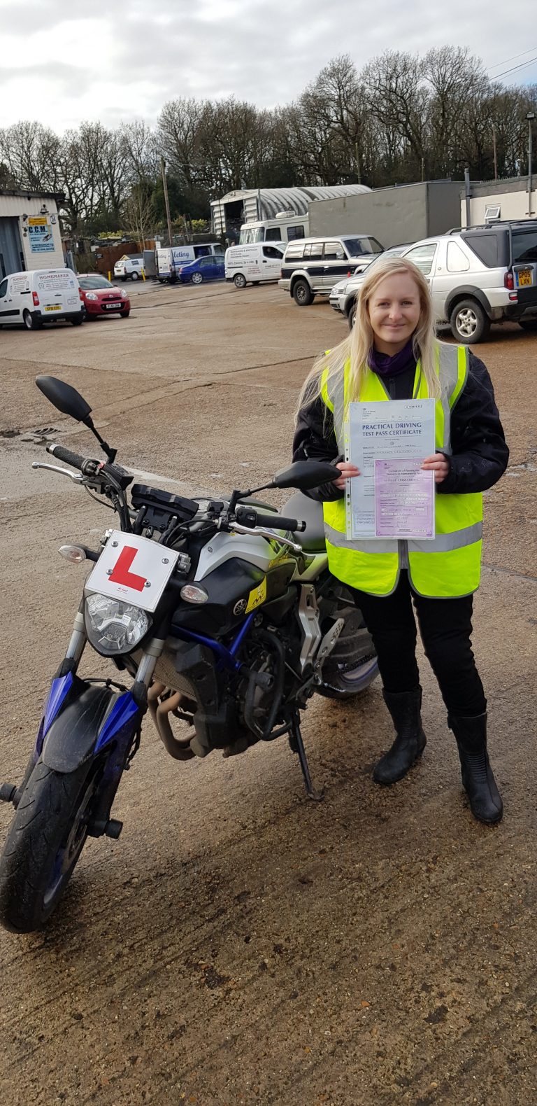 Lady biker passes DAS!